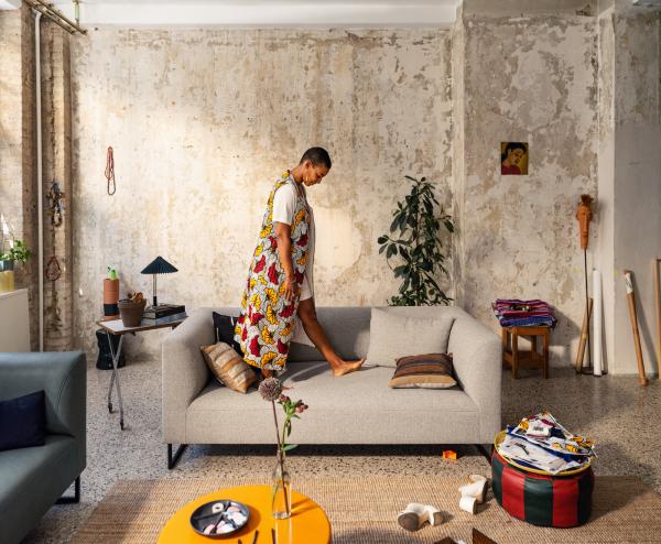Nuria Gregori - freistil 160 x Buki Akomalafe - artistspool.com