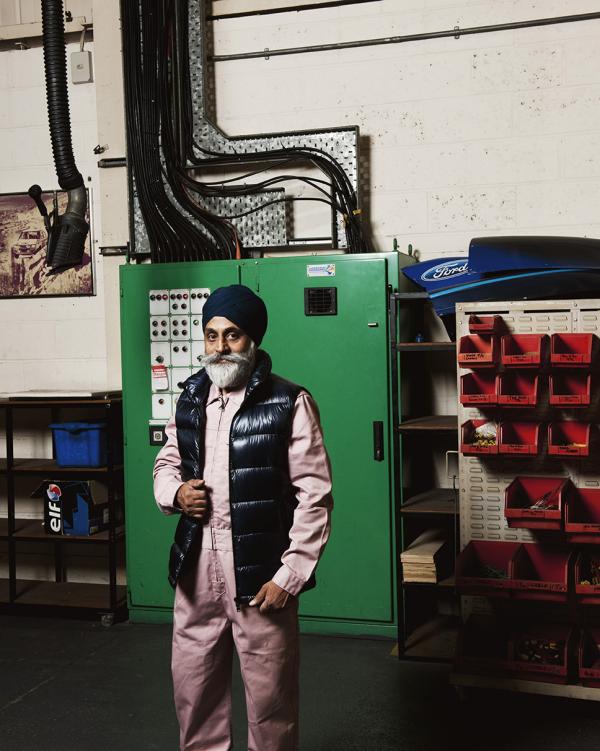 David Newby - The Guardian: Mechanics in designer clothes - artistspool.com