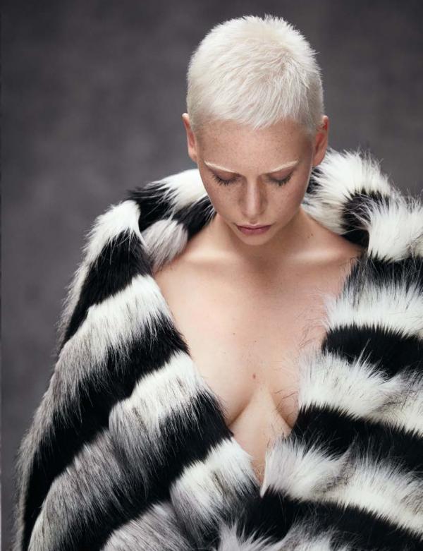 Nicole Hannay - Bisous Magazine Pillowtalk - artistspool.com