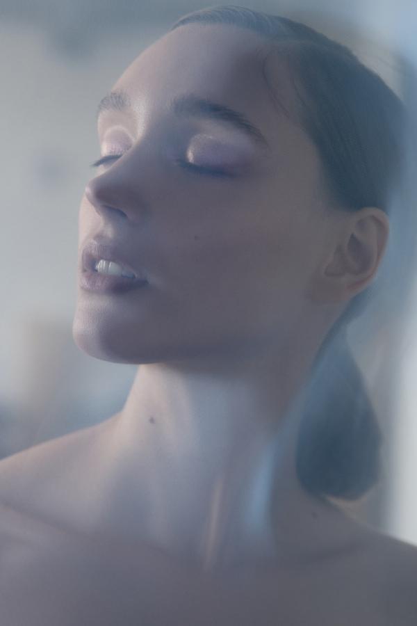 Anna Reynolds - Freshness of summer for la Botanica Magazine - artistspool.com