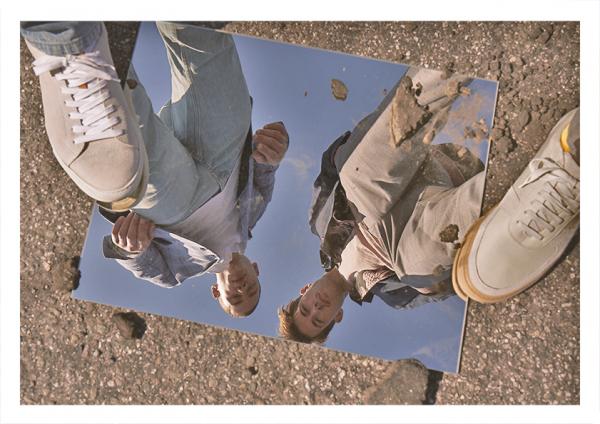 Julia Neubauer - upsidedown - artistspool.com