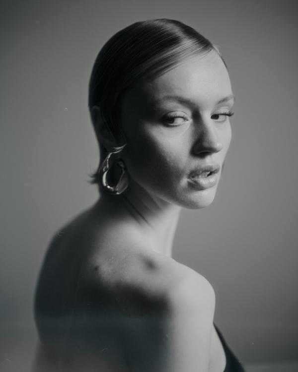Hanna Kohlhauer - Through Vintage Lenses - artistspool.com